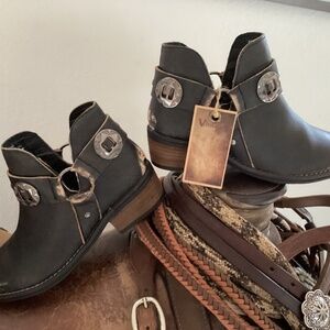 Vintage 7 Leather Western Boots